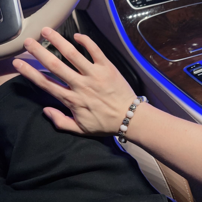 chr1st1an D10r bracelets